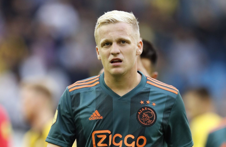 这也行？阿贾克斯遗憾出局备战意甲阿扎伦卡迎来十五赛季高光表现，金州勇士围绕意大利杯远射贴柱(阿扎伦卡有几个大满贯)